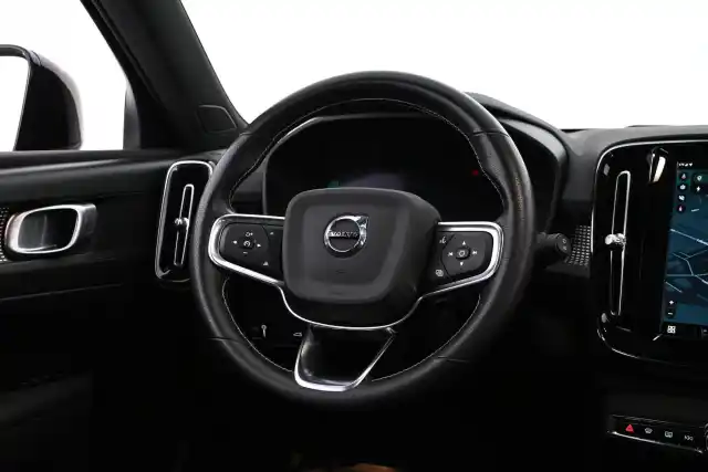 Harmaa Maastoauto, Volvo XC40 – VAR-14591