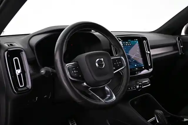 Harmaa Maastoauto, Volvo XC40 – VAR-14591