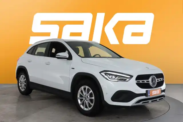 Valkoinen Maastoauto, Mercedes-Benz GLA – VAR-14635