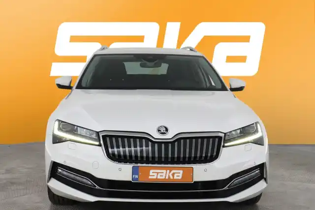 Valkoinen Farmari, Skoda Superb – VAR-14743