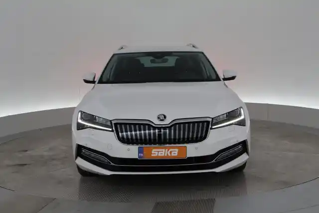 Valkoinen Farmari, Skoda Superb – VAR-14743