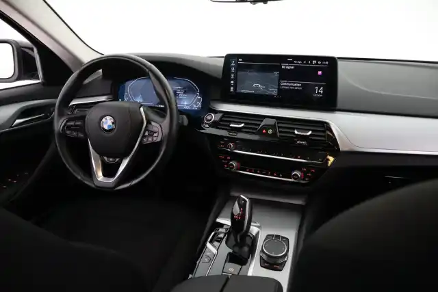 Musta Farmari, BMW 530 – VAR-14755