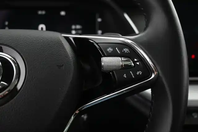 Valkoinen Farmari, Skoda Octavia – VAR-14798