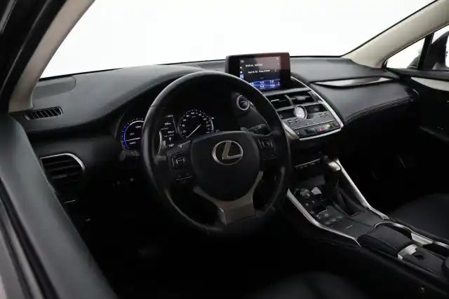 Valkoinen Maastoauto, Lexus NX – VAR-14807