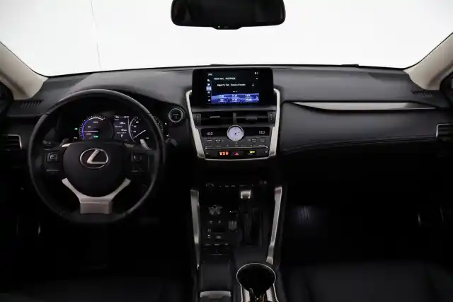 Valkoinen Maastoauto, Lexus NX – VAR-14807