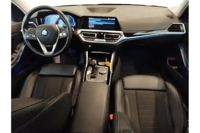 Musta Farmari, BMW 330 – VAR-14811