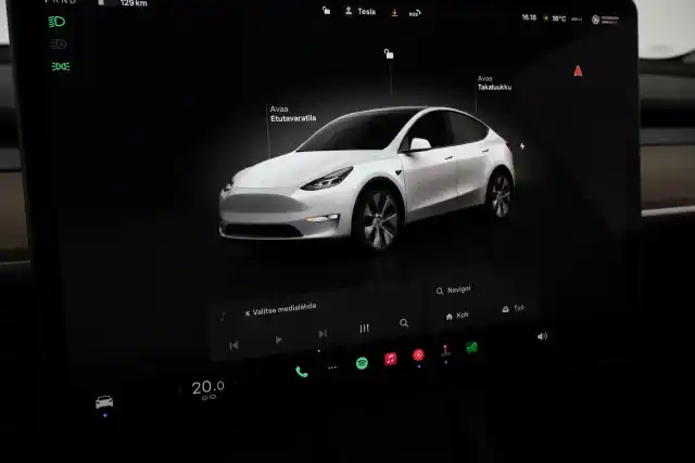 Valkoinen Maastoauto, Tesla Model Y – VAR-14812