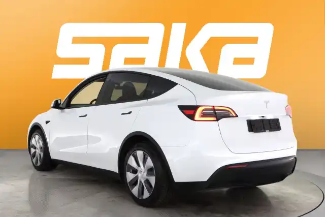 Valkoinen Maastoauto, Tesla Model Y – VAR-14812