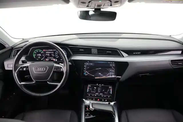 Harmaa Maastoauto, Audi e-tron – VAR-14817