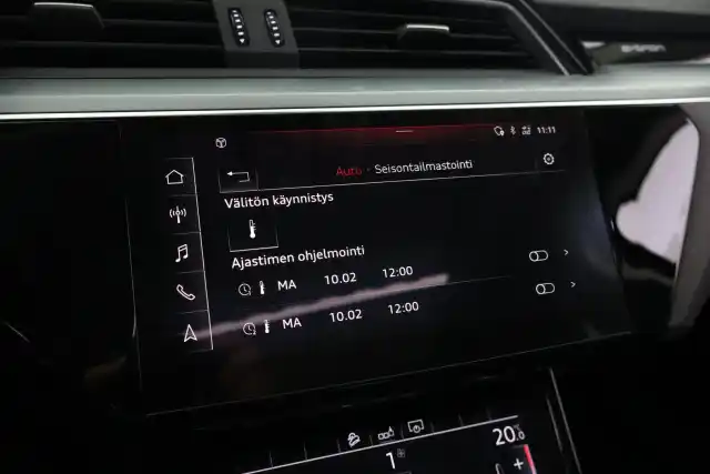 Harmaa Maastoauto, Audi e-tron – VAR-14817