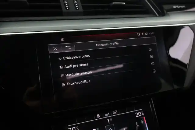 Harmaa Maastoauto, Audi e-tron – VAR-14817