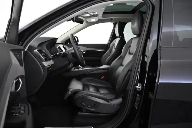 Musta Maastoauto, Volvo XC90 – VAR-15051