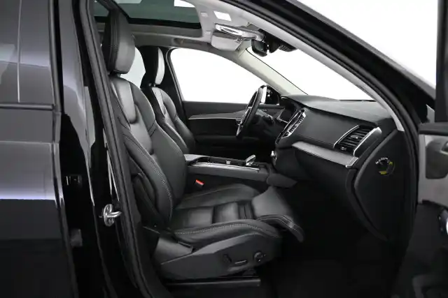 Musta Maastoauto, Volvo XC90 – VAR-15051