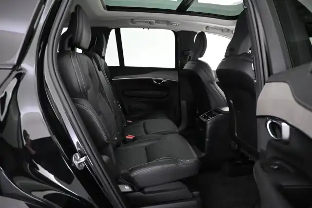 Musta Maastoauto, Volvo XC90 – VAR-15051