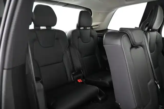 Musta Maastoauto, Volvo XC90 – VAR-15051