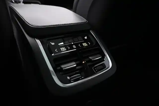 Musta Maastoauto, Volvo XC90 – VAR-15051
