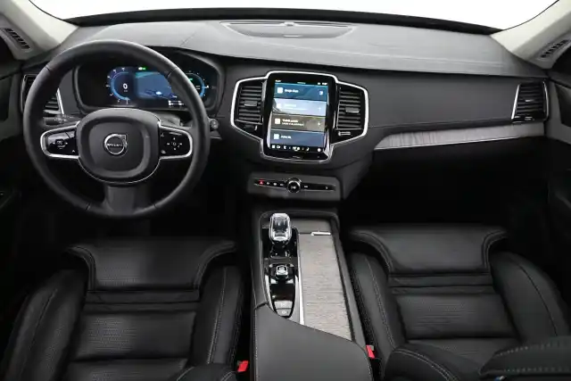 Musta Maastoauto, Volvo XC90 – VAR-15051