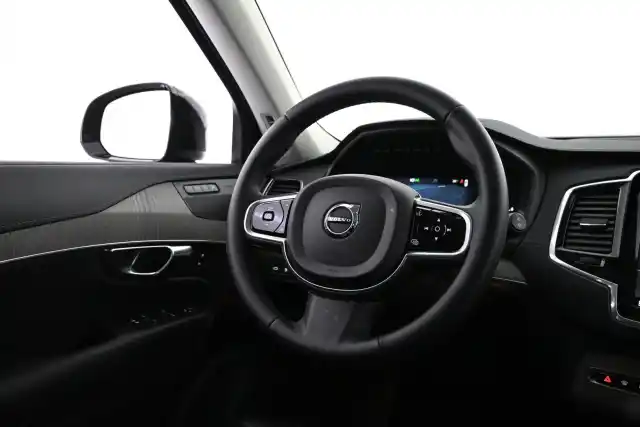 Musta Maastoauto, Volvo XC90 – VAR-15051