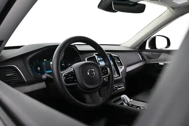 Musta Maastoauto, Volvo XC90 – VAR-15051