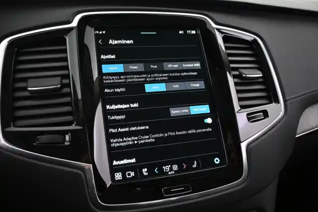 Musta Maastoauto, Volvo XC90 – VAR-15051