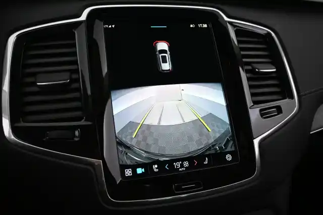 Musta Maastoauto, Volvo XC90 – VAR-15051