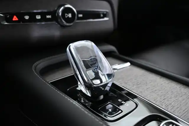 Musta Maastoauto, Volvo XC90 – VAR-15051