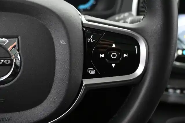 Musta Maastoauto, Volvo XC90 – VAR-15051