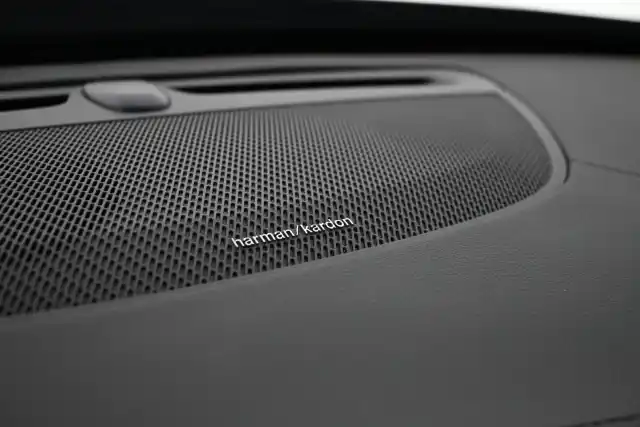 Musta Maastoauto, Volvo XC90 – VAR-15051