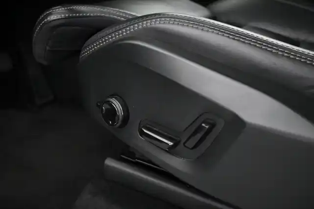 Musta Maastoauto, Volvo XC90 – VAR-15051