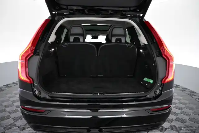 Musta Maastoauto, Volvo XC90 – VAR-15051