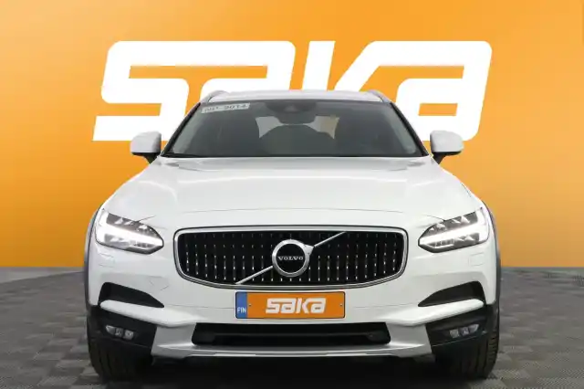 Valkoinen Farmari, Volvo V90 Cross Country – VAR-15099