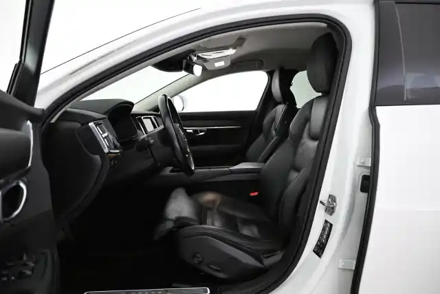 Valkoinen Farmari, Volvo V90 Cross Country – VAR-15099