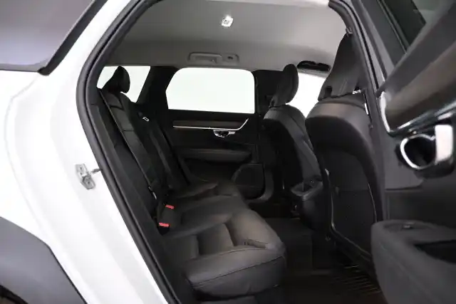 Valkoinen Farmari, Volvo V90 Cross Country – VAR-15099