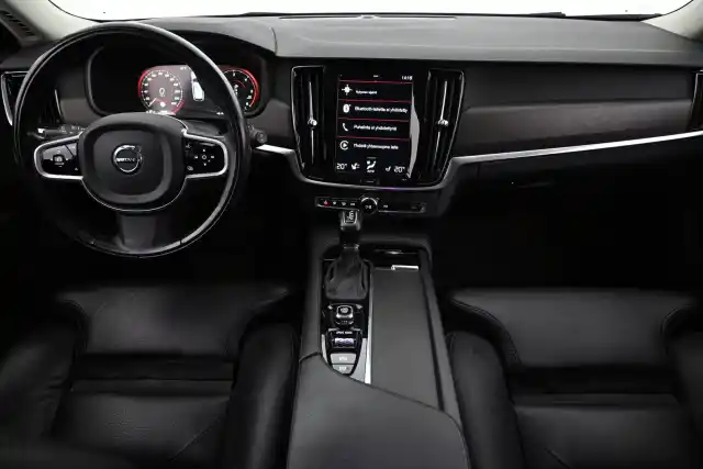 Valkoinen Farmari, Volvo V90 Cross Country – VAR-15099