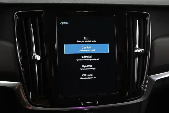 Valkoinen Farmari, Volvo V90 Cross Country – VAR-15099