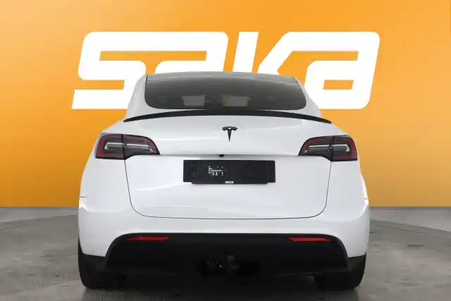 Valkoinen Maastoauto, Tesla Model Y – VAR-15100