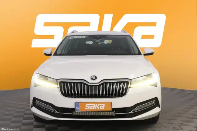 Valkoinen Farmari, Skoda Superb – VAR-15114