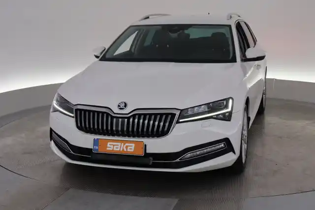 Valkoinen Farmari, Skoda Superb – VAR-15114