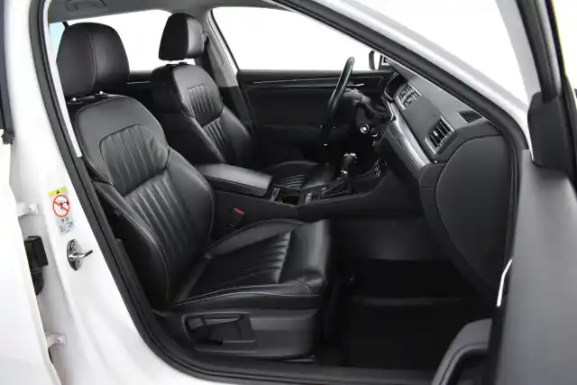 Valkoinen Farmari, Skoda Superb – VAR-15114