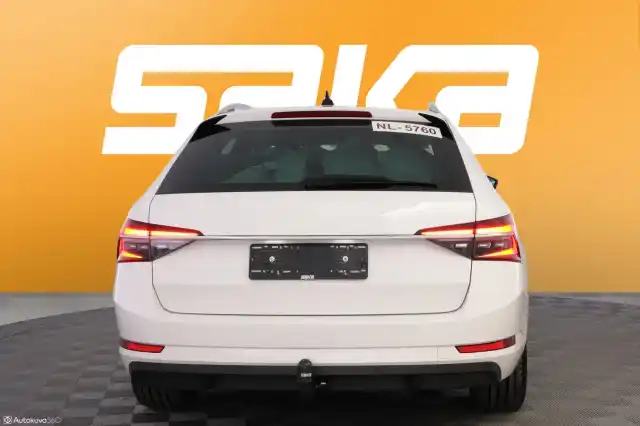 Valkoinen Farmari, Skoda Superb – VAR-15114