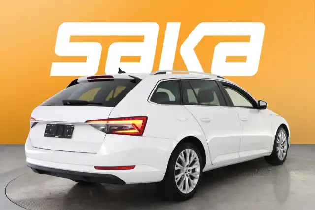 Valkoinen Farmari, Skoda Superb – VAR-15114