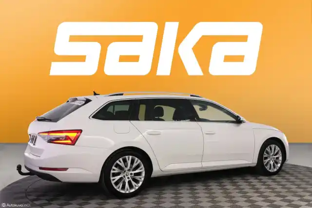 Valkoinen Farmari, Skoda Superb – VAR-15114