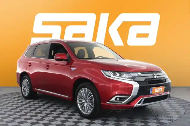 Punainen Maastoauto, Mitsubishi Outlander PHEV – VAR-15172