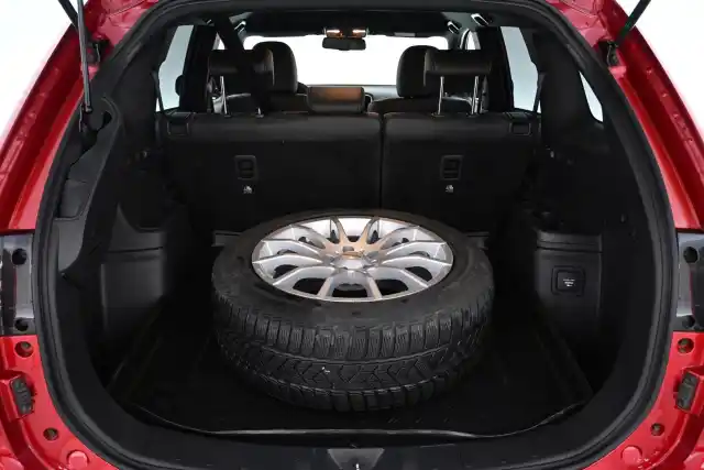 Punainen Maastoauto, Mitsubishi Outlander PHEV – VAR-15172
