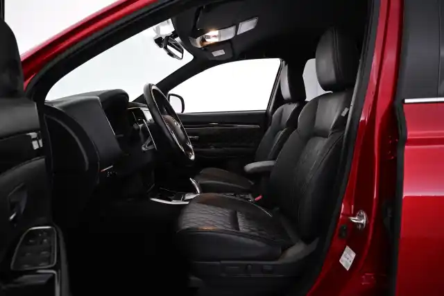Punainen Maastoauto, Mitsubishi Outlander PHEV – VAR-15172