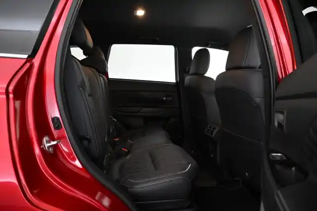 Punainen Maastoauto, Mitsubishi Outlander PHEV – VAR-15172