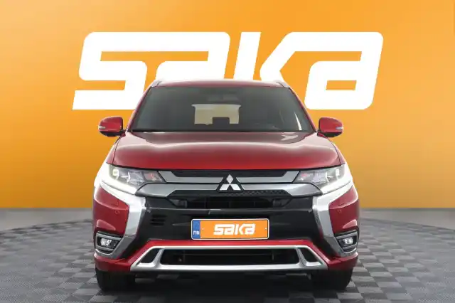 Punainen Maastoauto, Mitsubishi Outlander PHEV – VAR-15172