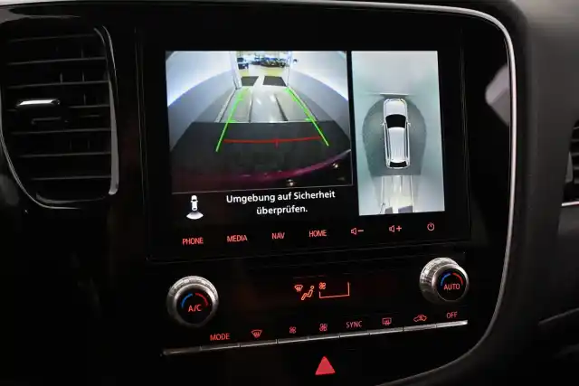 Punainen Maastoauto, Mitsubishi Outlander PHEV – VAR-15172