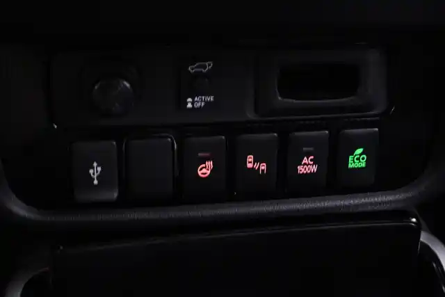 Punainen Maastoauto, Mitsubishi Outlander PHEV – VAR-15172