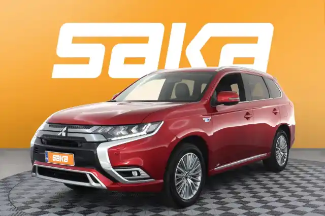 Punainen Maastoauto, Mitsubishi Outlander PHEV – VAR-15172
